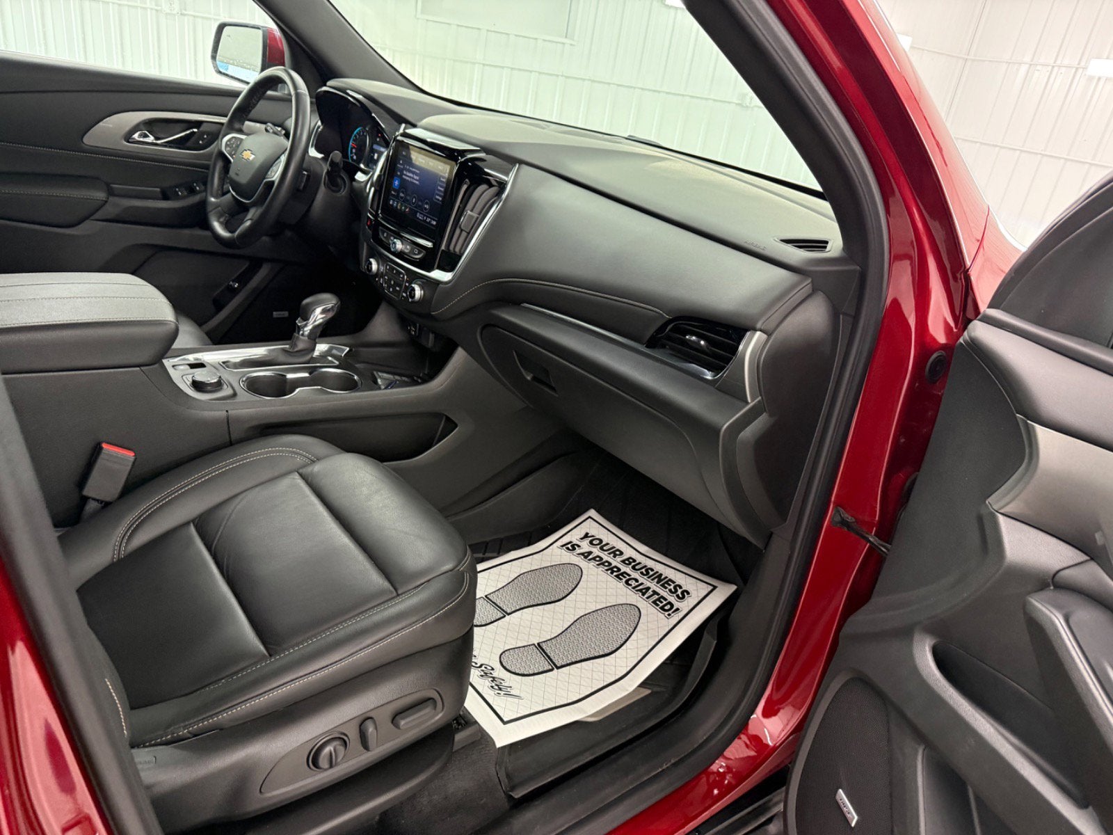2023 Chevrolet Traverse LT Leather