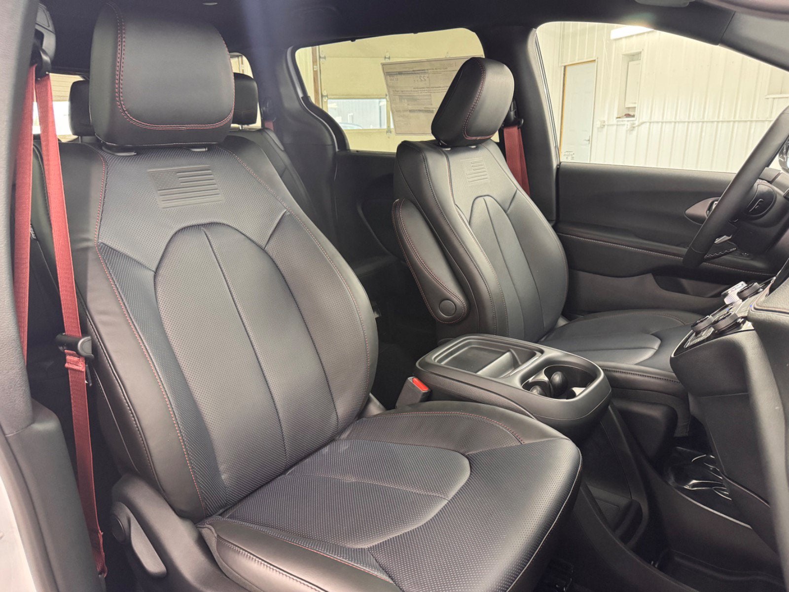 2027 Chrysler Pacifica Select
