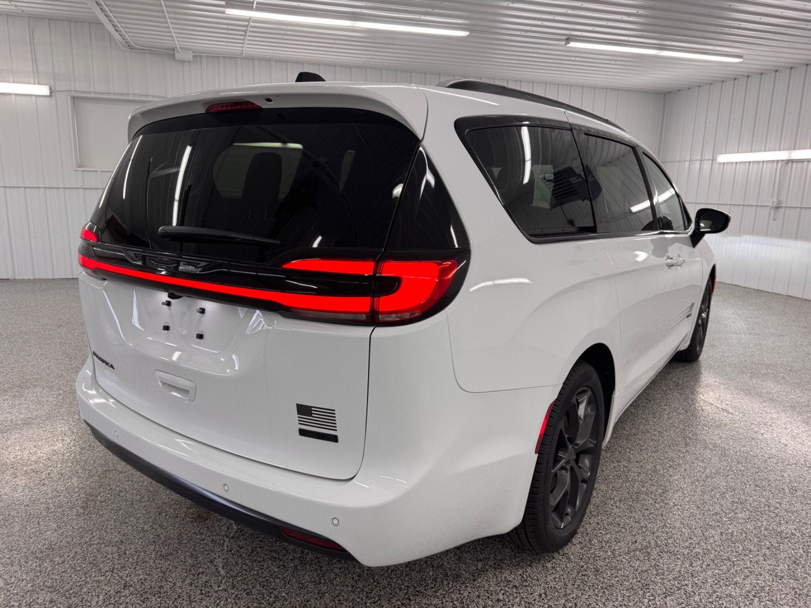 2027 Chrysler Pacifica Select