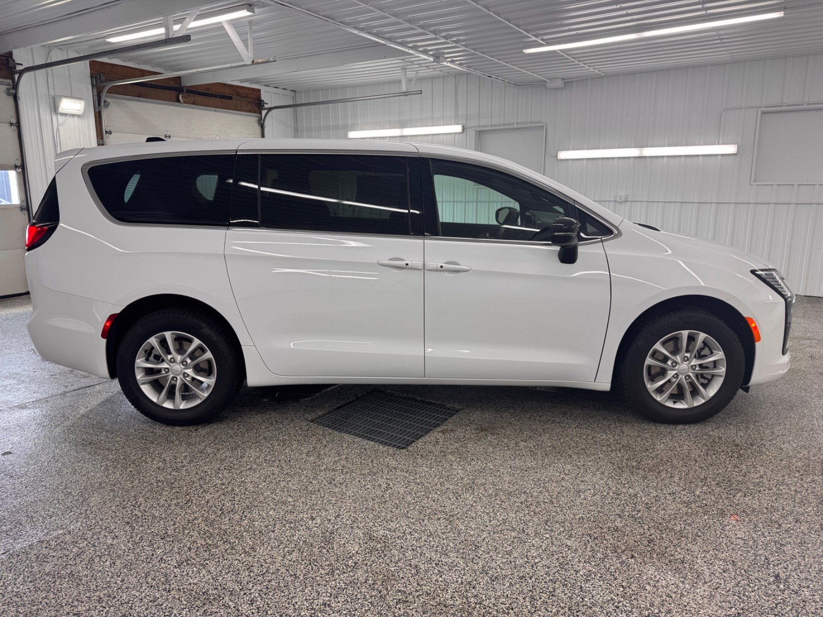 2027 Chrysler Pacifica Select