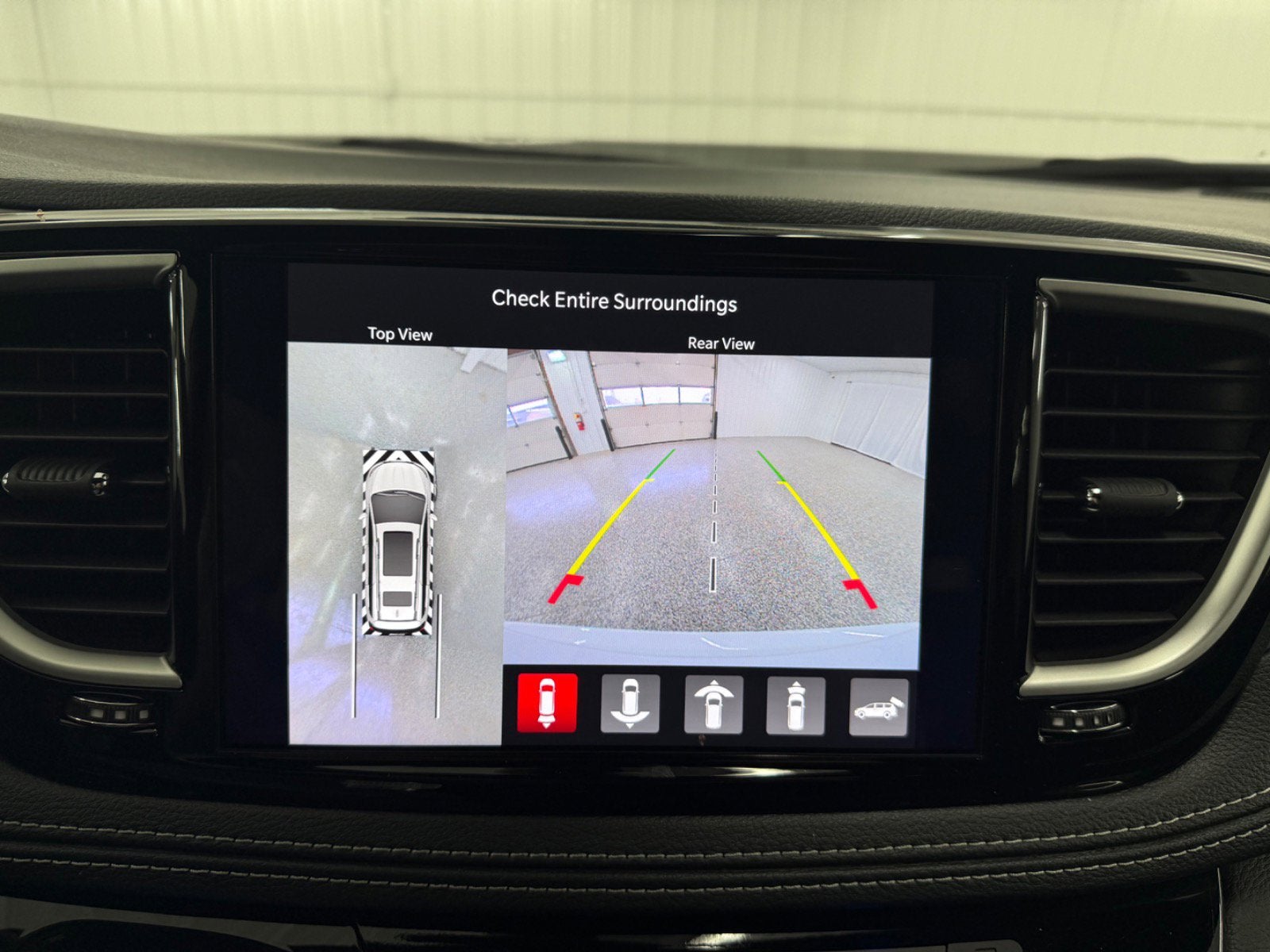 2026 Chrysler Pacifica Select