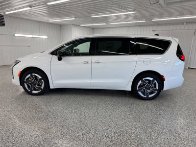 2027 Chrysler Pacifica Limited