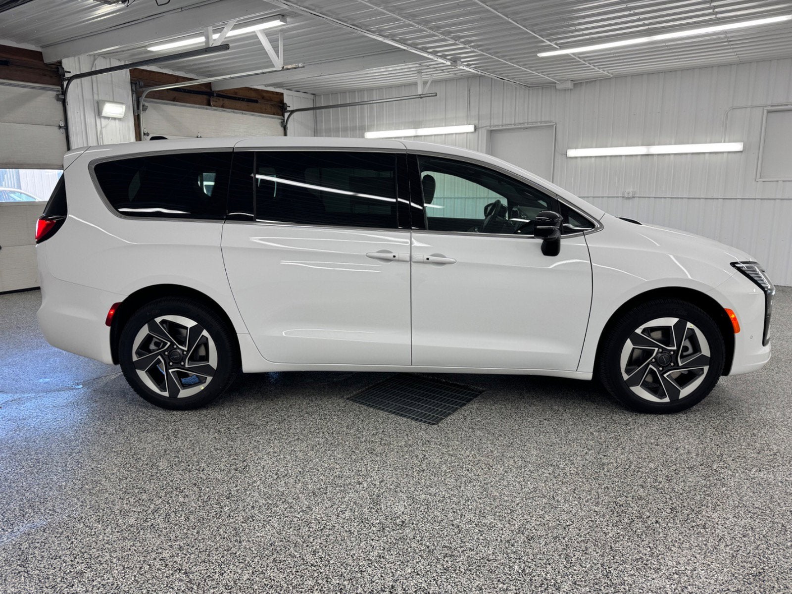 2027 Chrysler Pacifica Limited