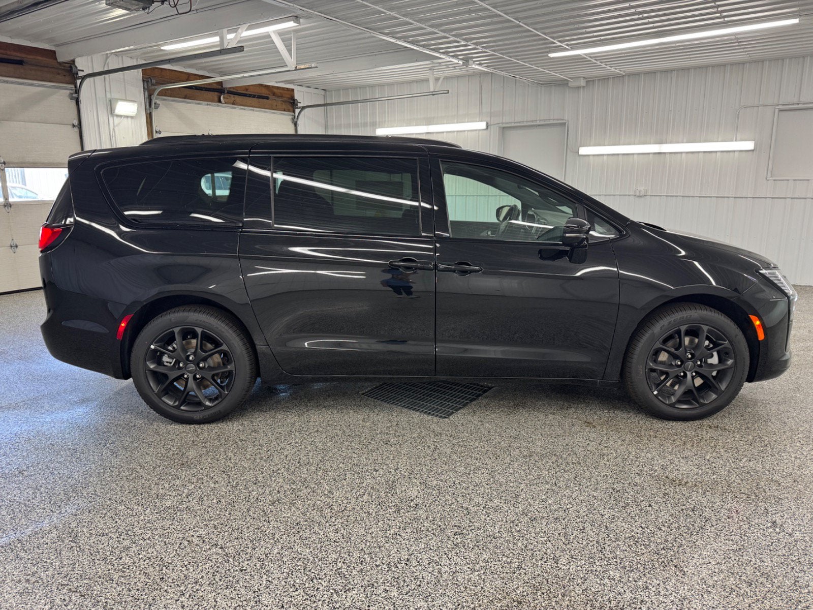 2027 Chrysler Pacifica Limited